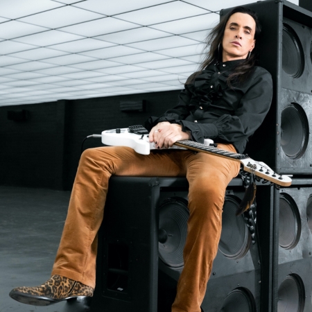 Nuno Bettencourt turns up the heat as he debuts his virtuosic Rise